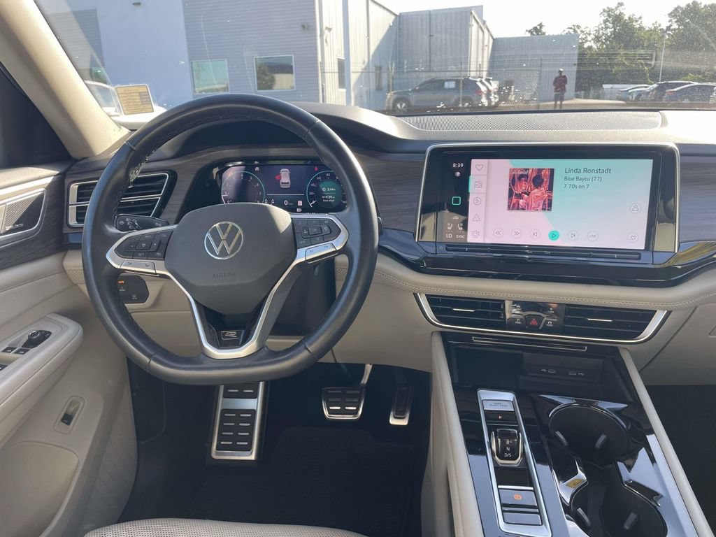 Certified 2024 Volkswagen Atlas SEL Premium R-Line AWD/4WD image 18