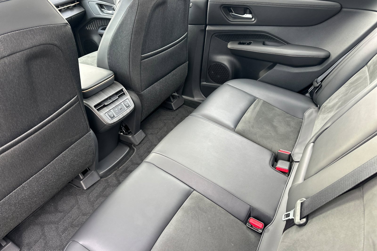 Certified 2024 Nissan Ariya FWD image 13