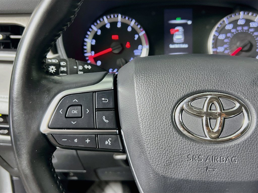 Used 2021 Toyota Highlander LE FWD image 16