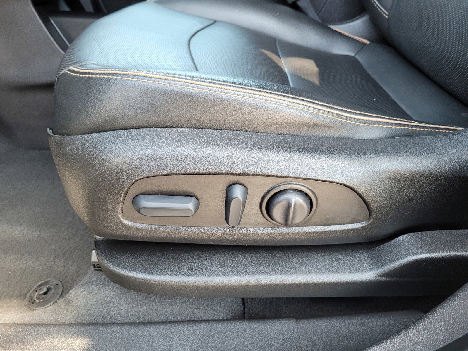 Used 2022 GMC Terrain AT4 w/ Tech Package image 11