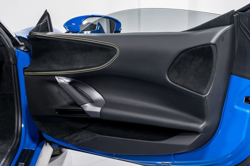 Used 2024 Ferrari SF90 Spider image 31