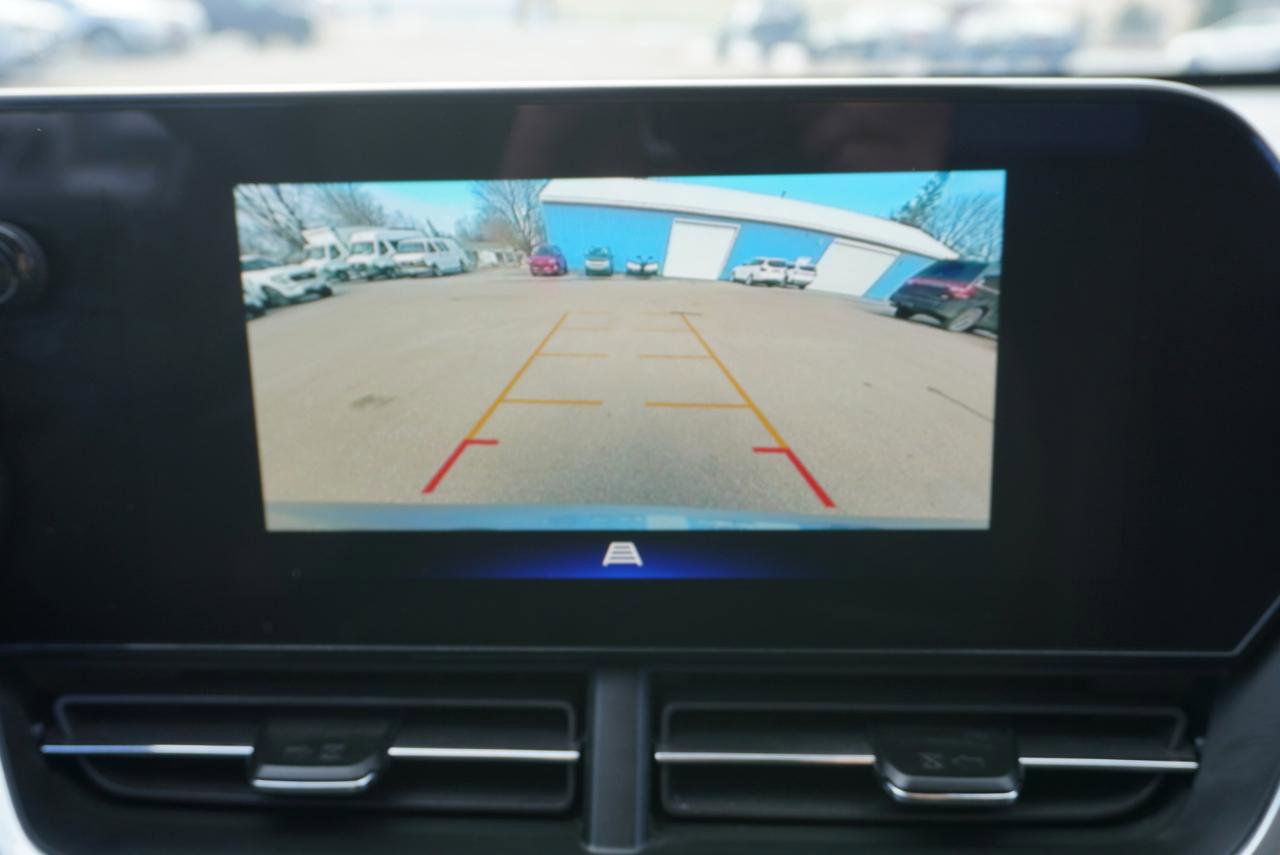 Used 2025 Chevrolet Trax LT w/ LT Convenience Package image 17