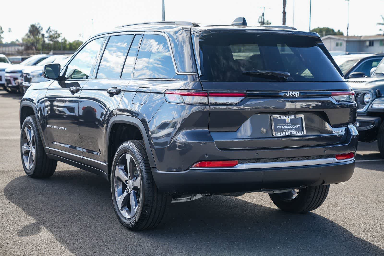 New 2026 Jeep Grand Cherokee Limited RWD image 6