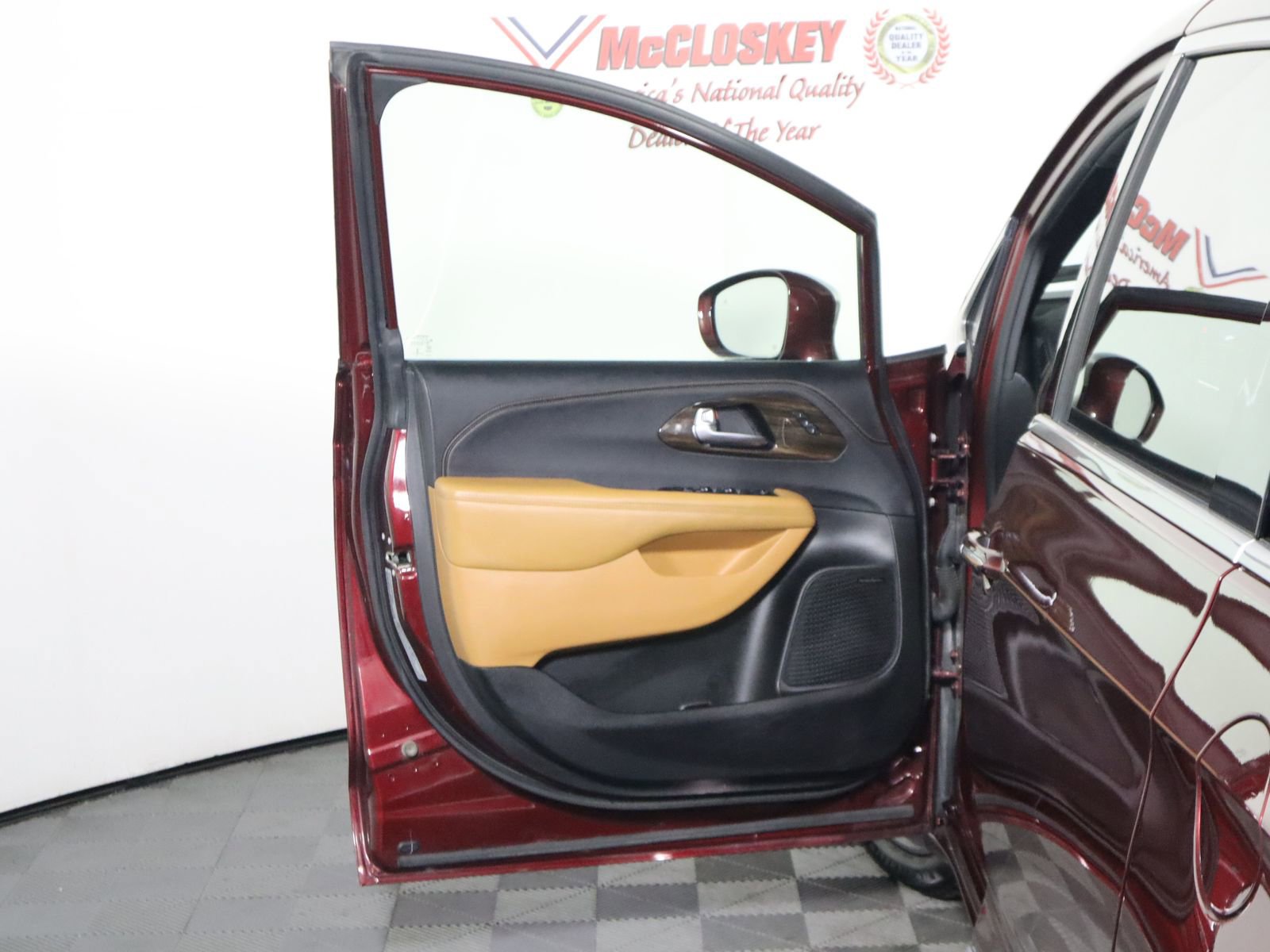 Used 2022 Chrysler Pacifica Pinnacle AWD/4WD image 24