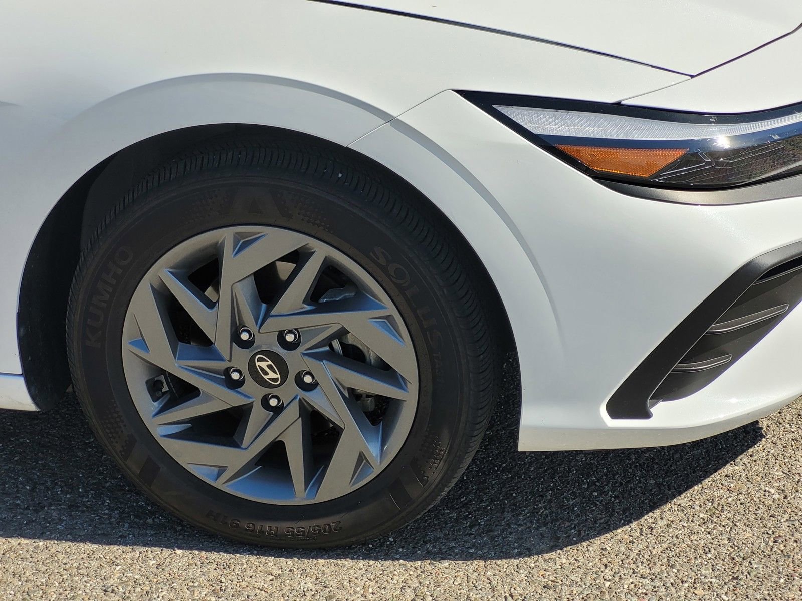 Used 2025 Hyundai Elantra Blue image 16