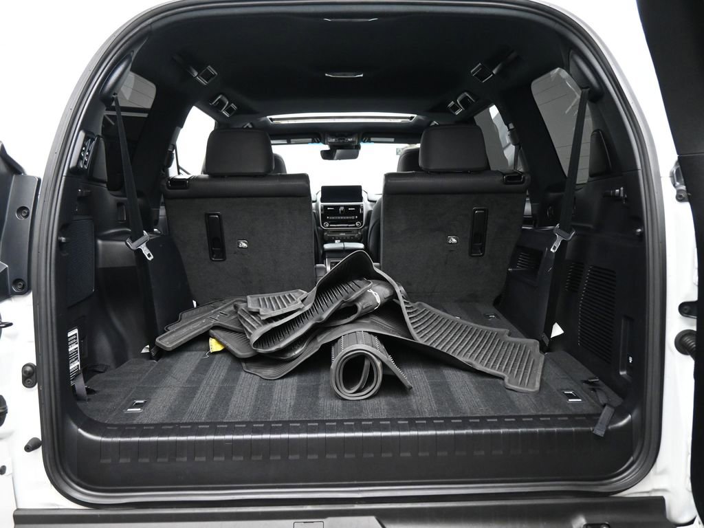 Used 2023 Lexus GX 460 Premium w/ Accessory Package image 22
