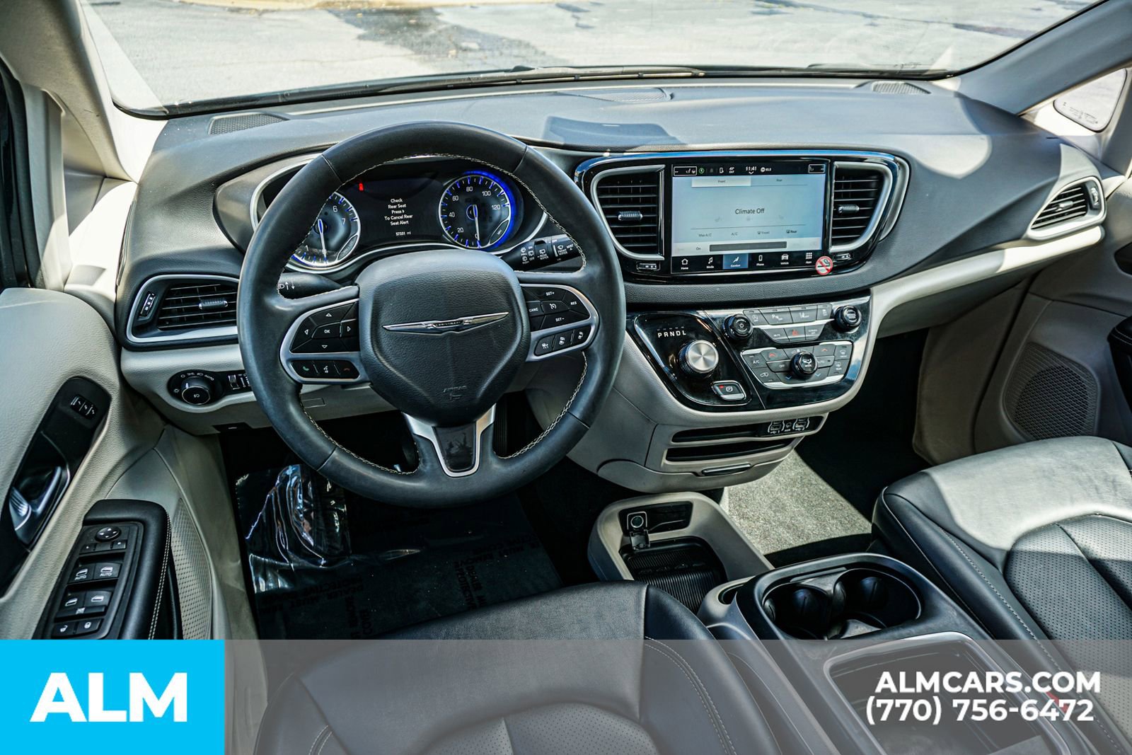 Used 2024 Chrysler Pacifica Touring-L image 29