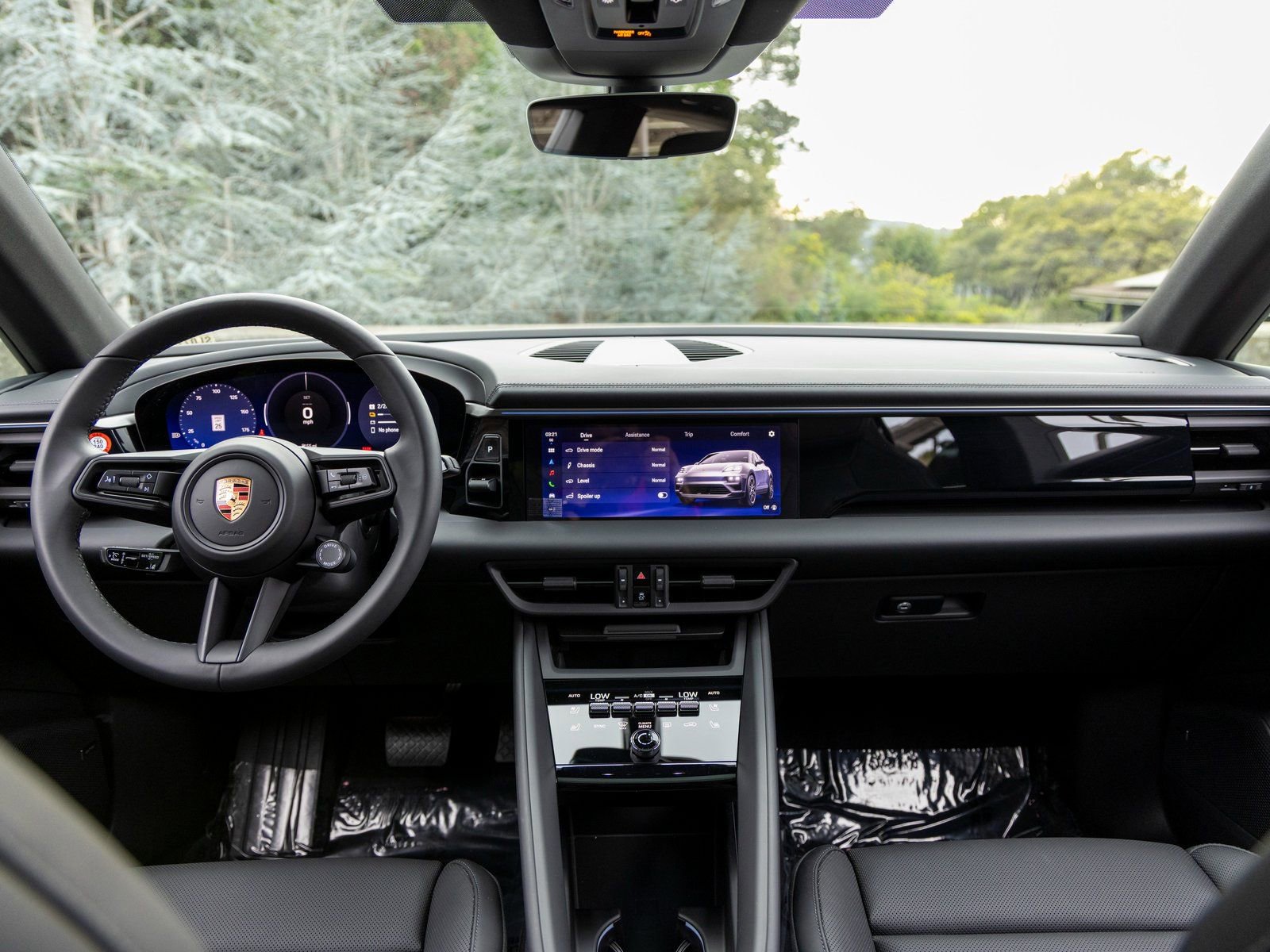 New 2025 Porsche Macan Electric image 39