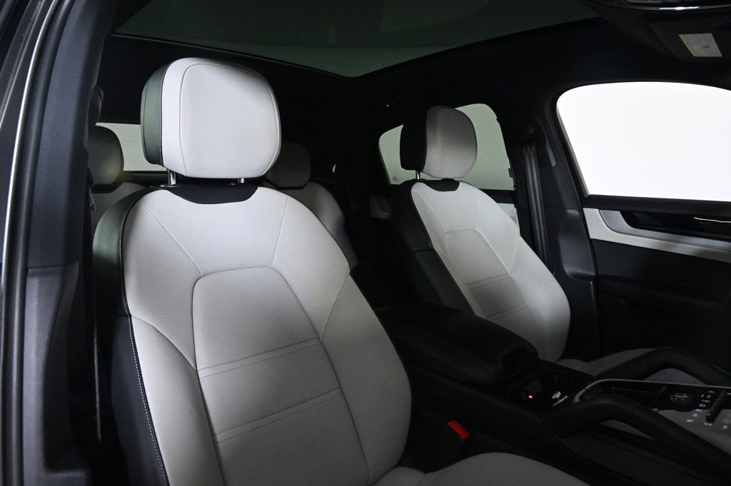 Certified 2025 Porsche Cayenne Coupe image 18