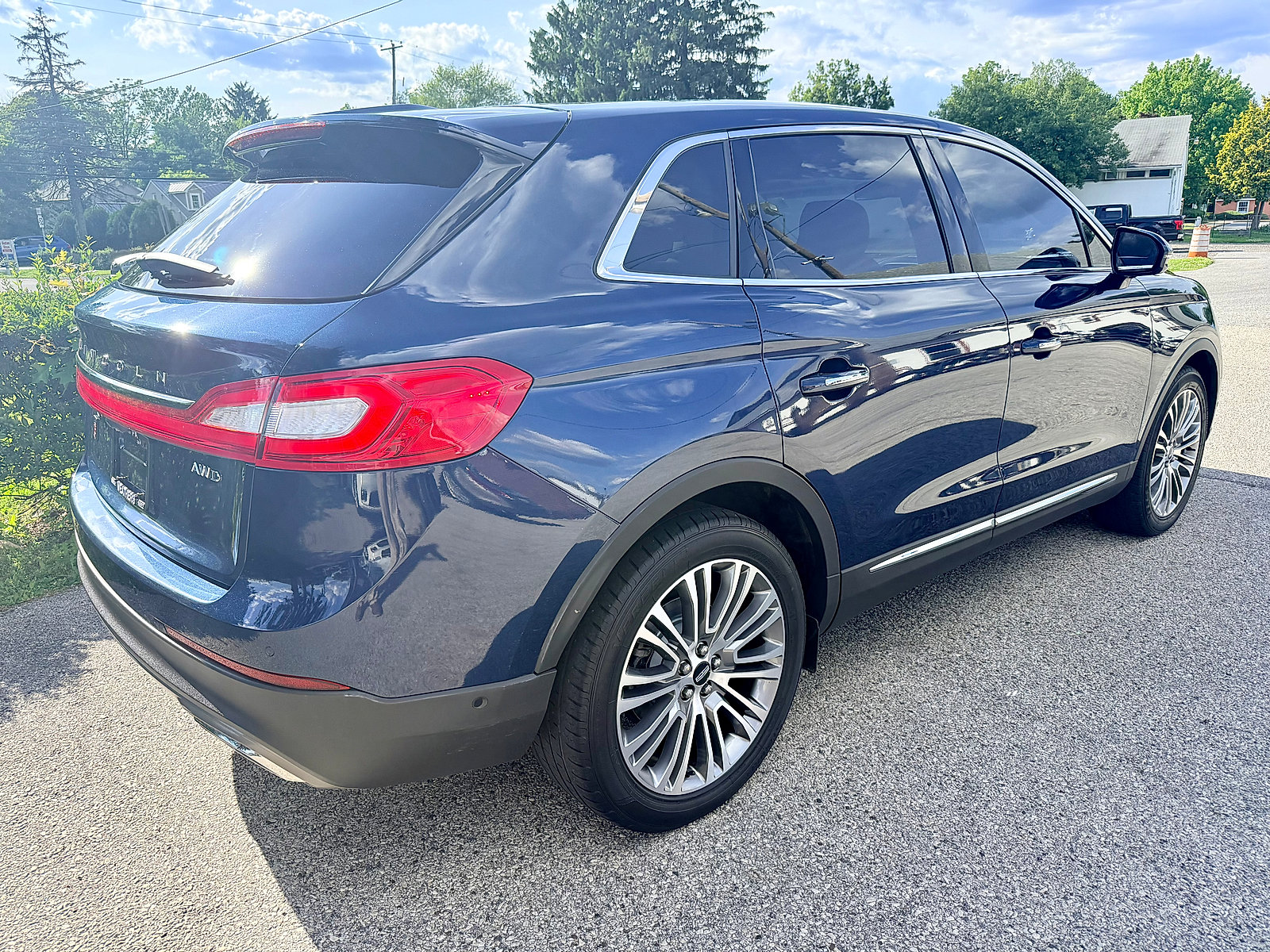 Used 2017 Lincoln MKX Reserve w/ Luxury Package AWD/4WD image 3