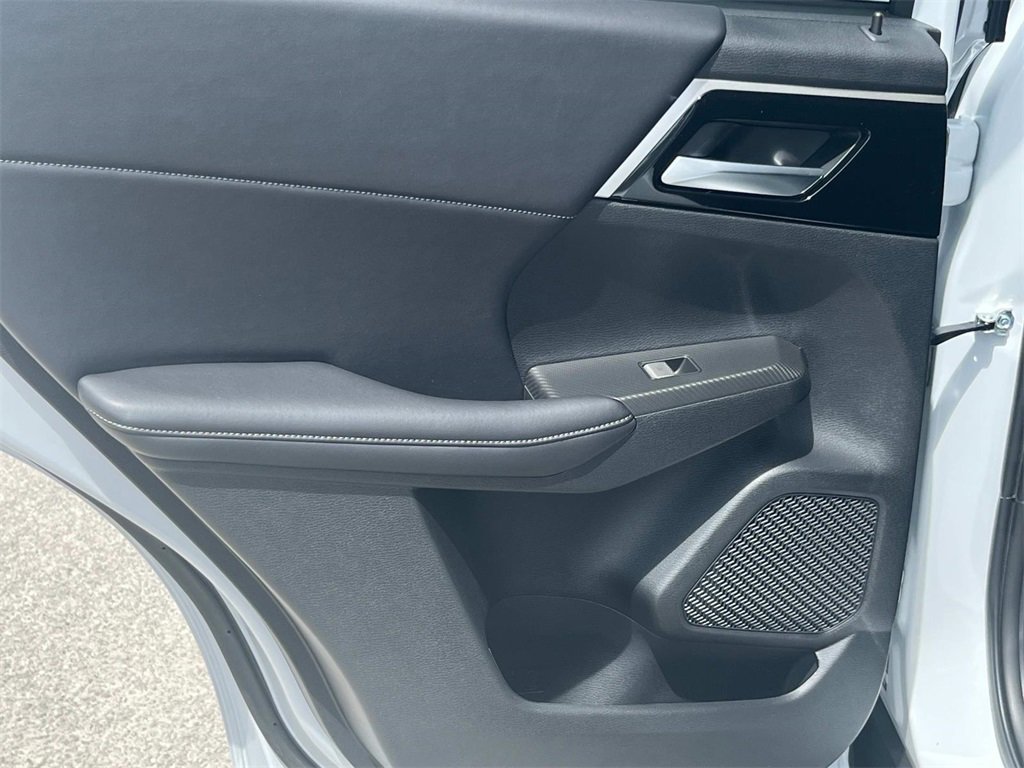 New 2025 Mitsubishi Outlander SE image 14