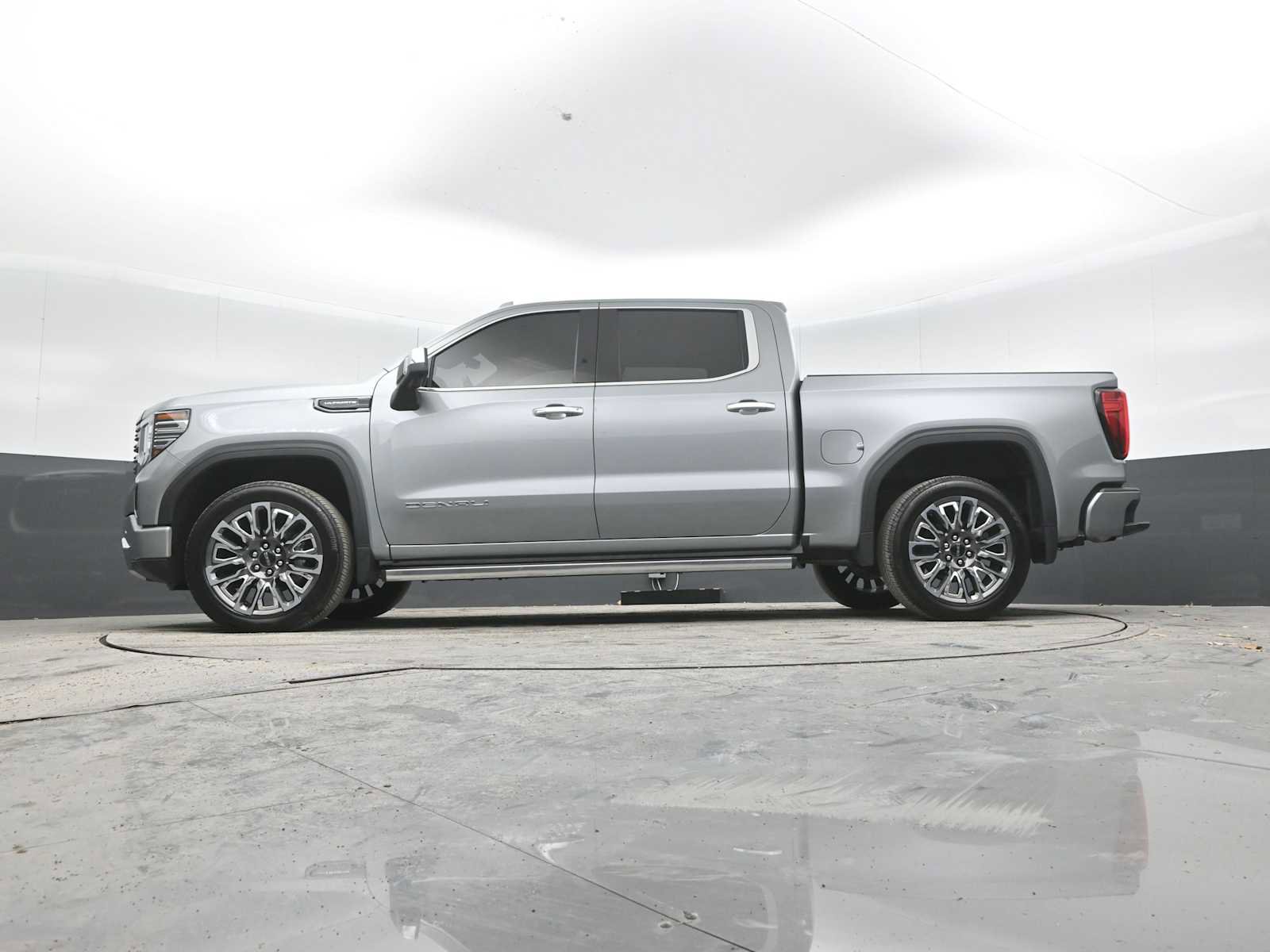 Used 2025 GMC Sierra 1500 Denali Ultimate image 42