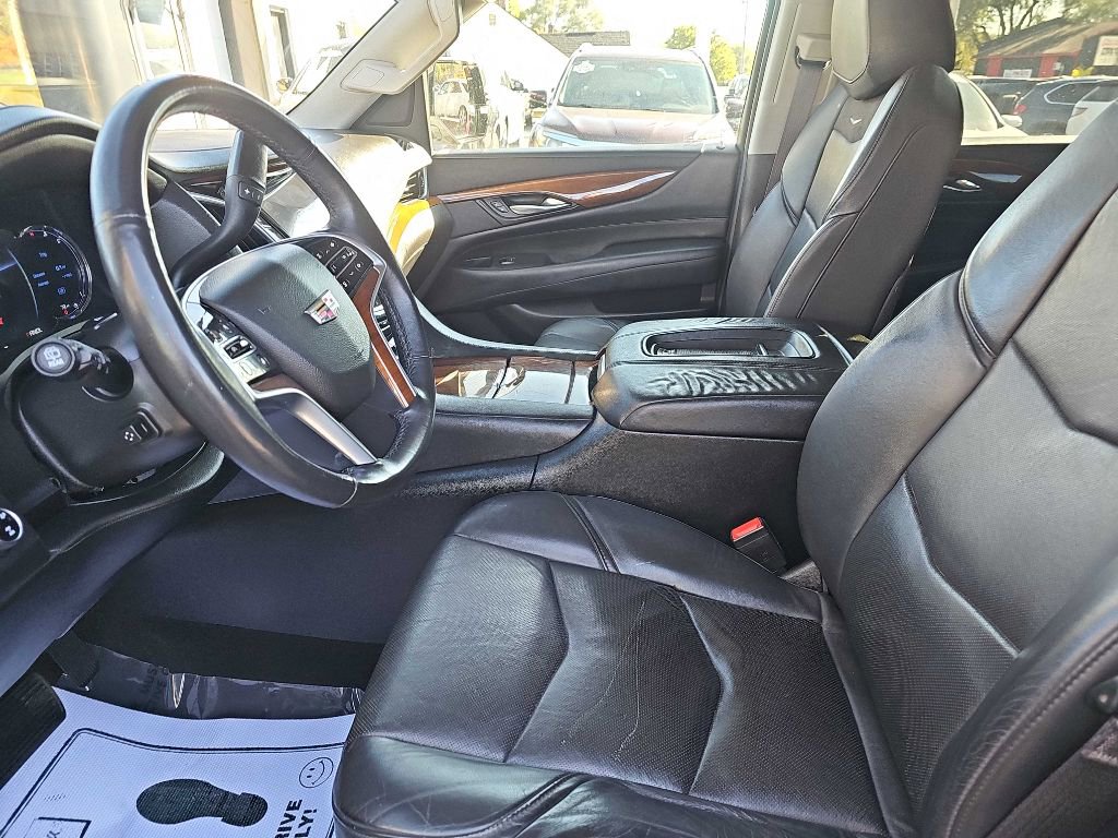 Used 2017 Cadillac Escalade ESV Luxury image 14