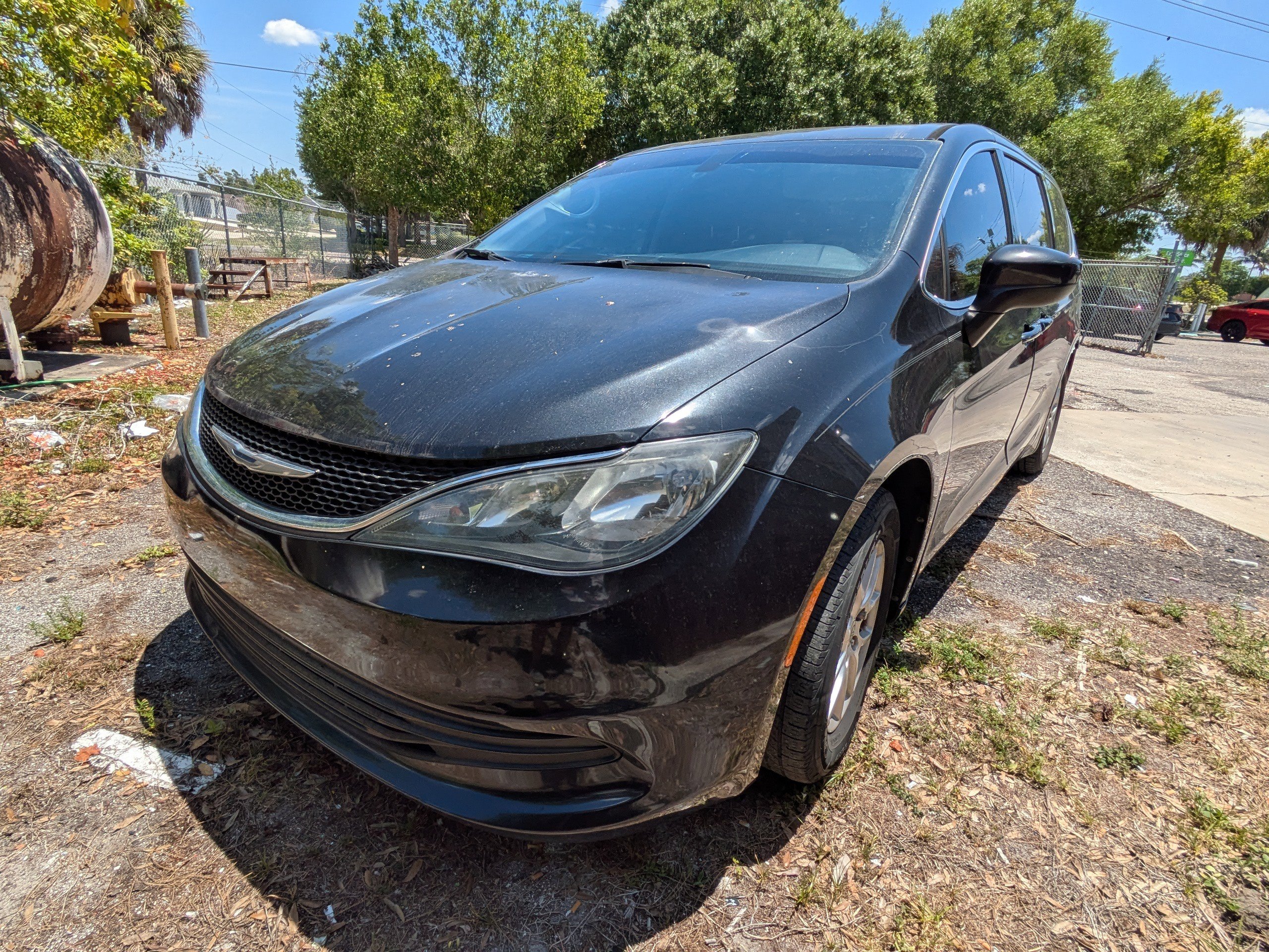 Used 2017 Chrysler Pacifica Touring FWD image 4