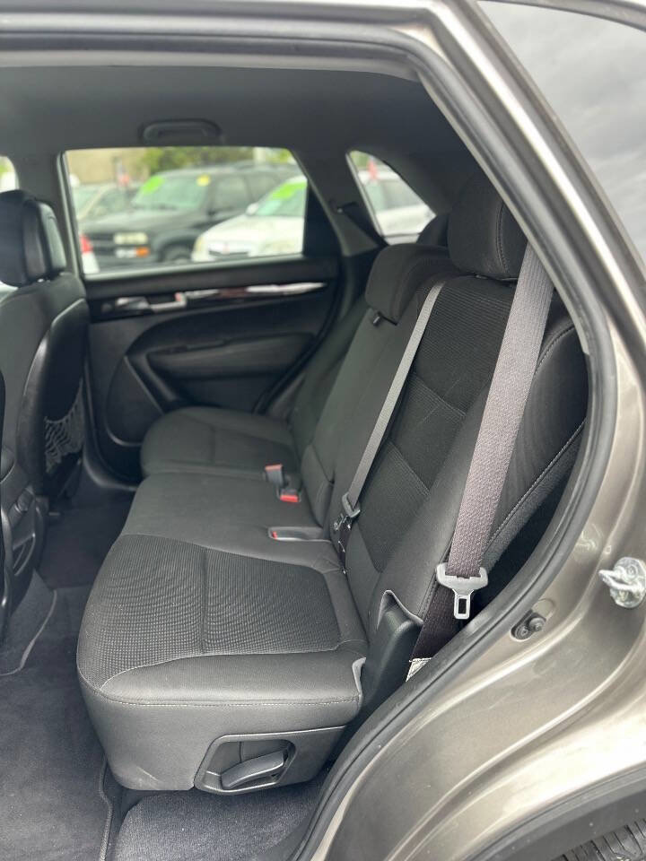Used 2015 Kia Sorento LX image 24