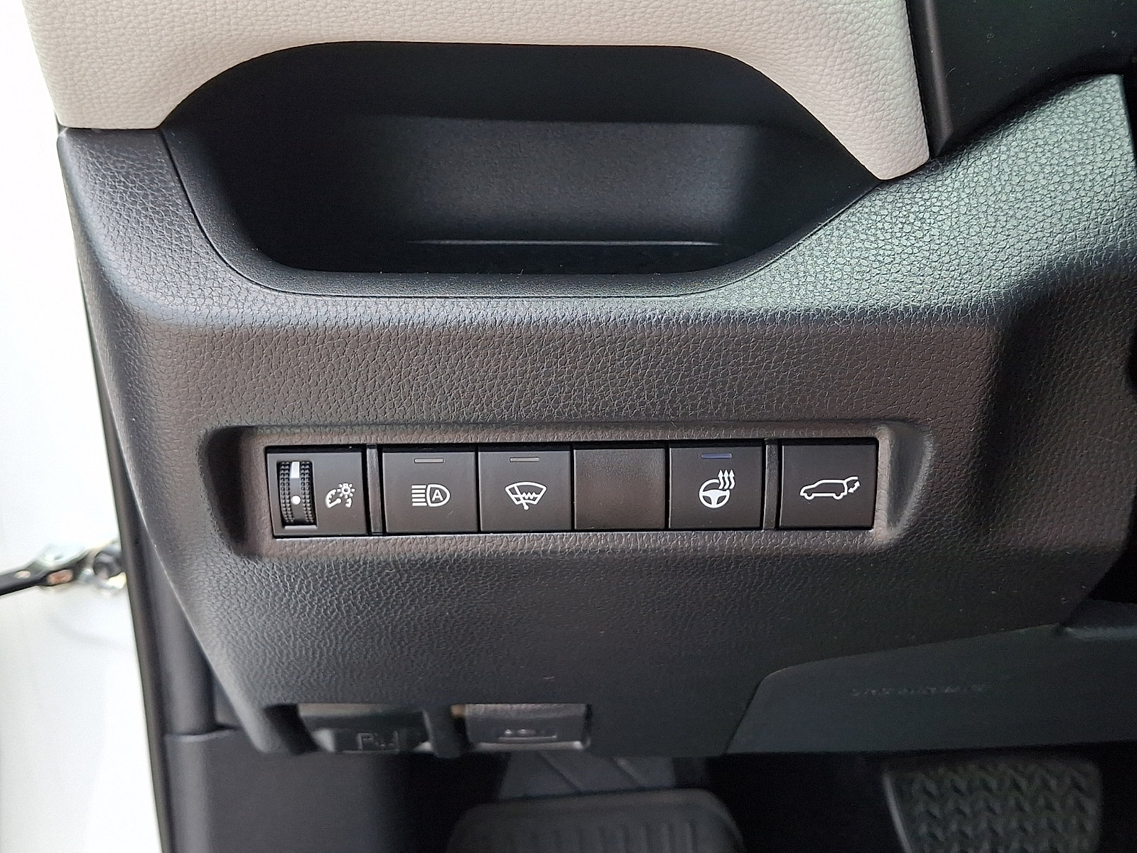 Used 2021 Toyota RAV4 XLE Premium AWD/4WD image 23