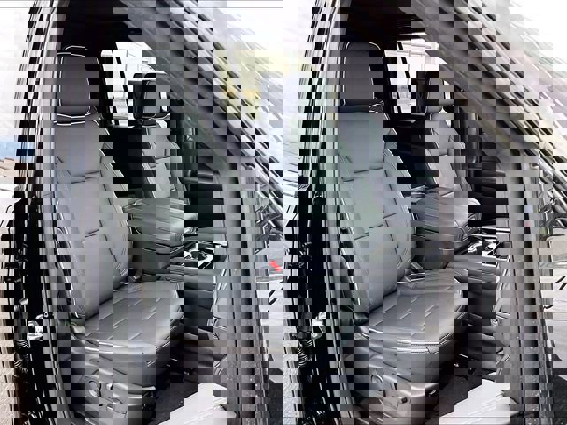 New 2026 Chevrolet Suburban Premier image 32