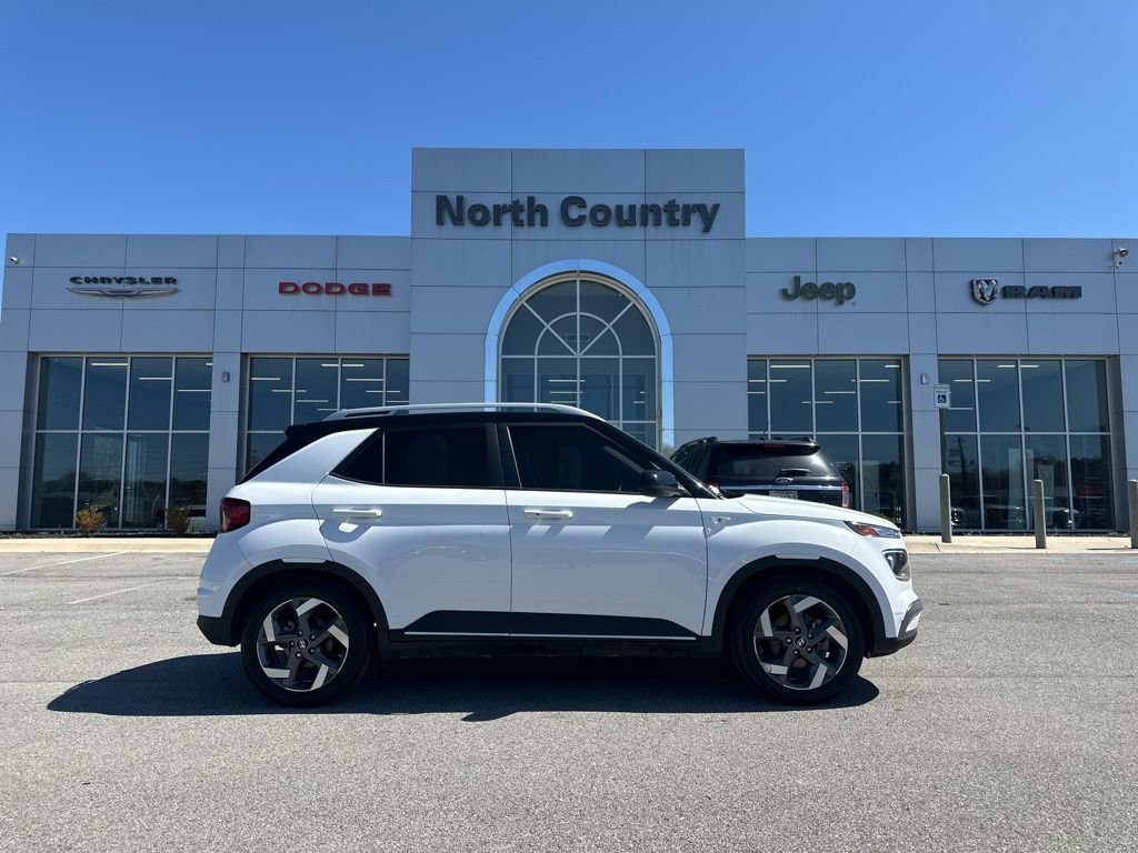 Used 2022 Hyundai Venue Limited w/ Cargo Package image 1