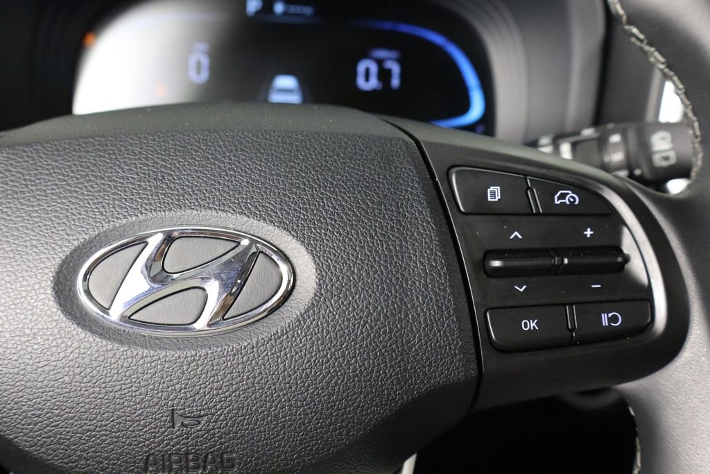 Used 2025 Hyundai Venue SEL FWD image 10