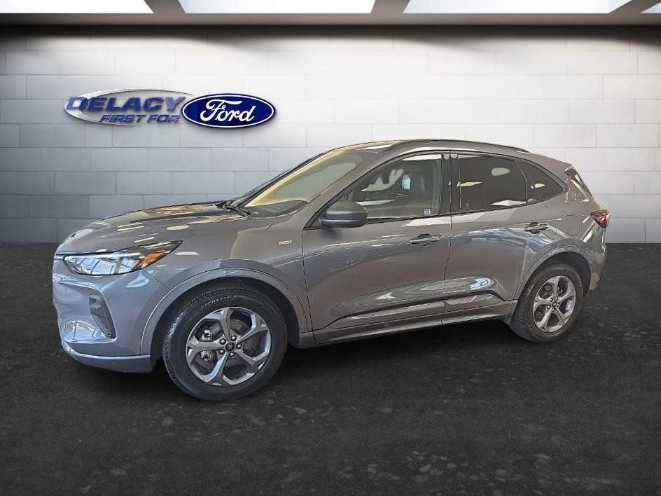 Used 2023 Ford Escape ST-Line w/ Tech Pack #1 AWD/4WD image 2