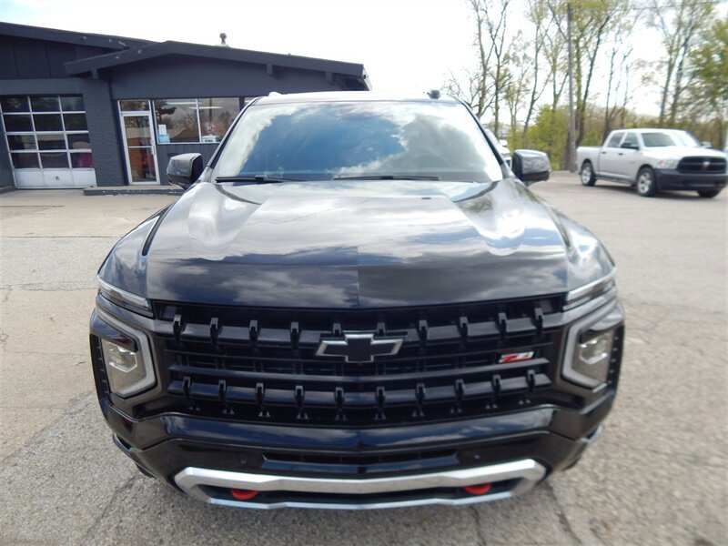 Used 2026 Chevrolet Suburban Z71 w/ Comfort Package AWD/4WD image 4