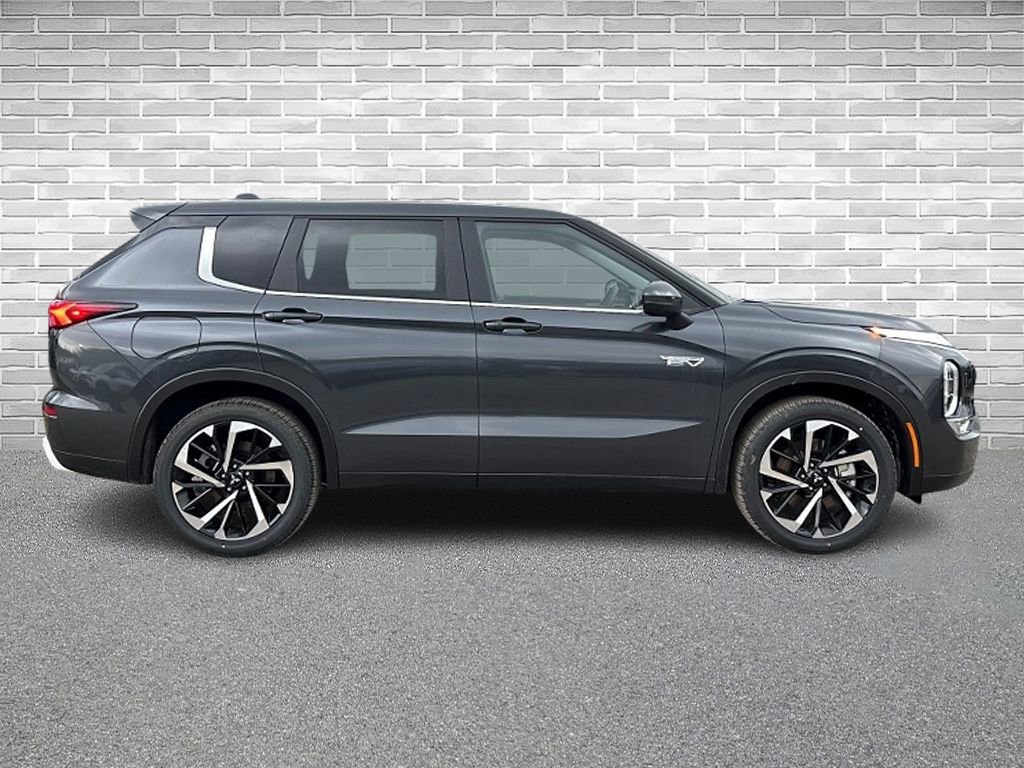 New 2025 Mitsubishi Outlander SE image 3
