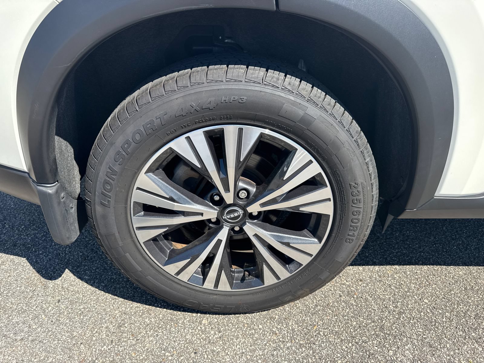 Used 2023 Nissan Rogue SV AWD/4WD image 17