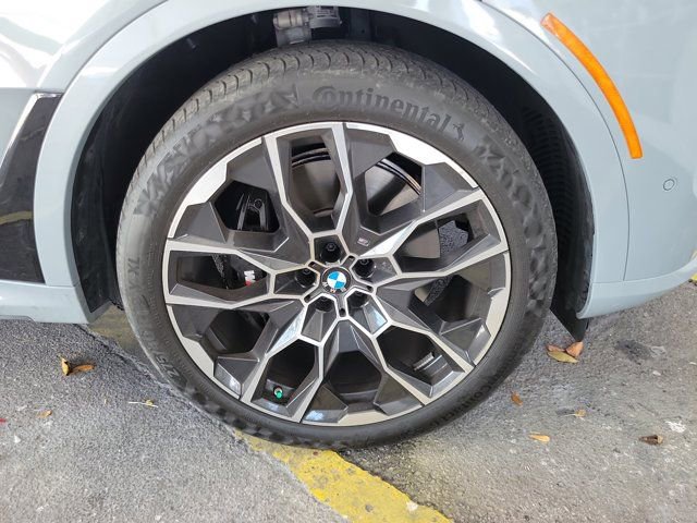Used 2025 BMW X7 M60i AWD/4WD image 7