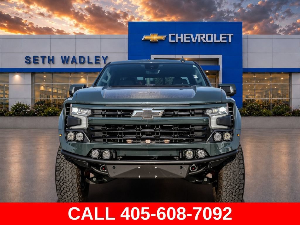 Used 2025 Chevrolet Silverado 1500 LTZ AWD/4WD image 2