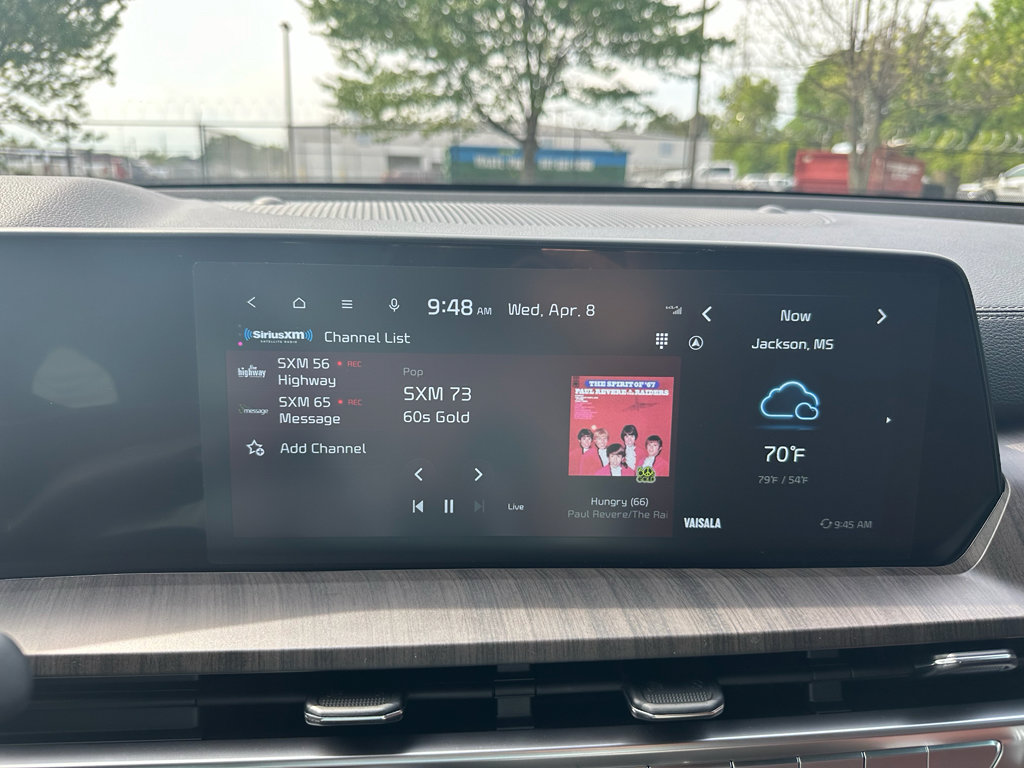 Used 2024 Kia Telluride EX w/ EX Captain's Chair Package image 15