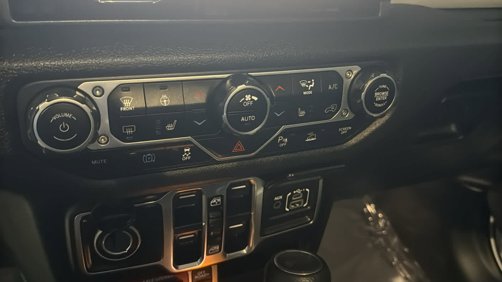 Used 2024 Jeep Wrangler Unlimited AWD/4WD image 17