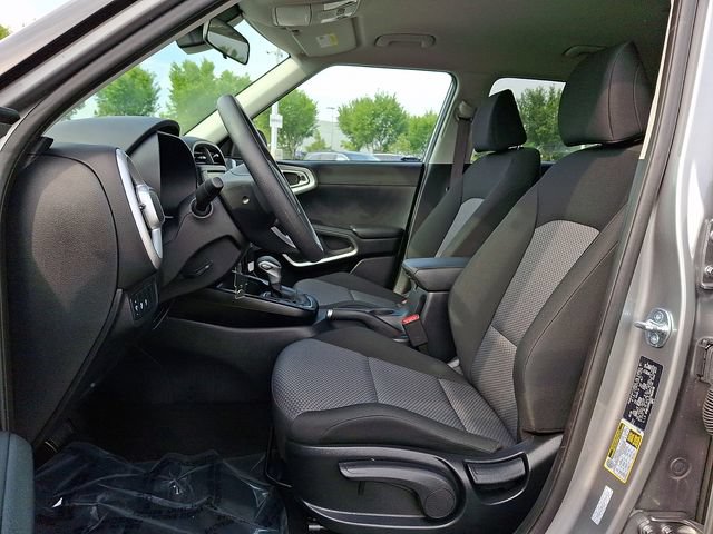 Used 2025 Kia Soul LX w/ LX Technology Package FWD image 13