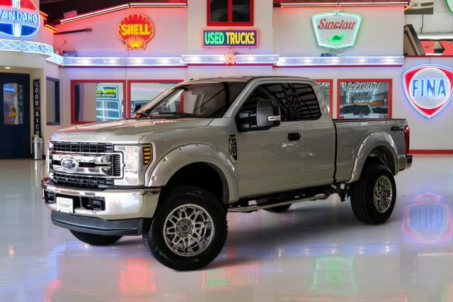 Used 2018 Ford F250 XLT AWD/4WD image 2
