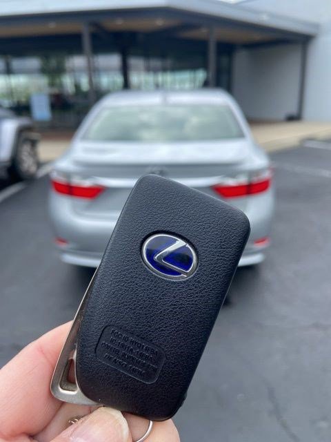 Used 2013 Lexus ES 300h w/ Luxury Pkg FWD image 6