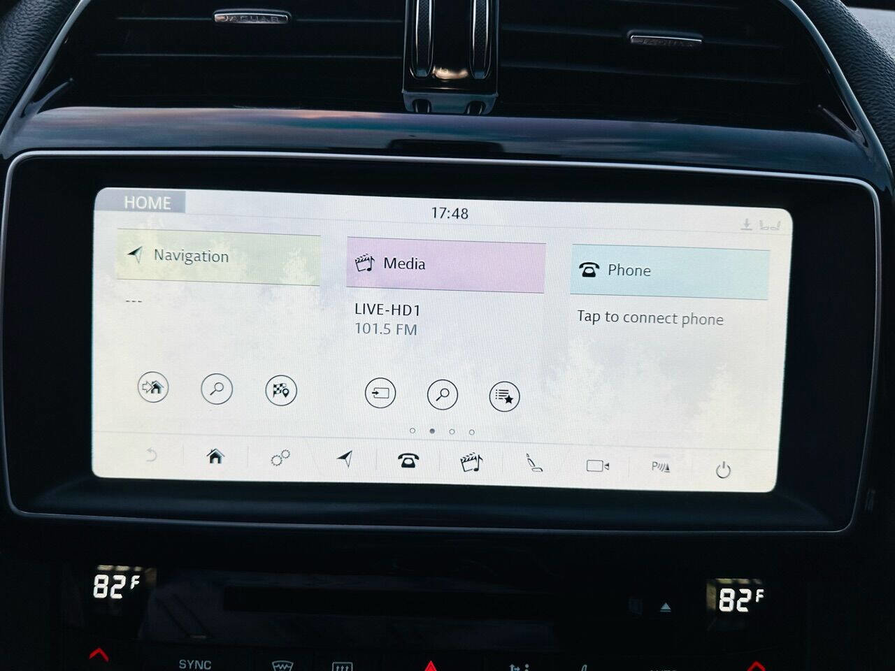 Used 2017 Jaguar F-PACE Prestige image 20