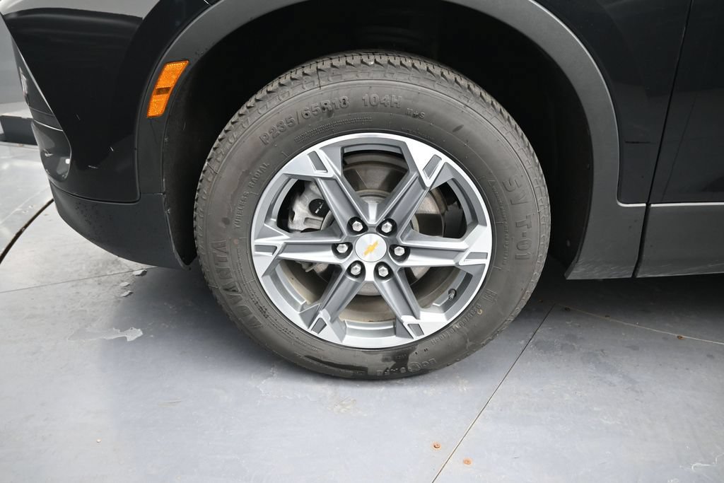 Used 2025 Chevrolet Blazer LT FWD image 14