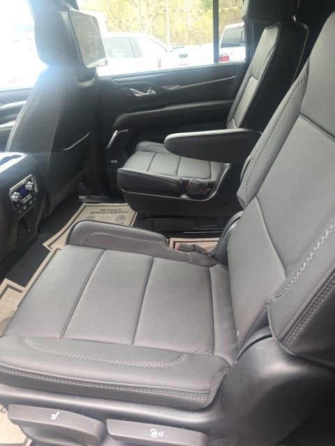Used 2024 GMC Yukon XL Denali w/ Advanced Technology Package image 11