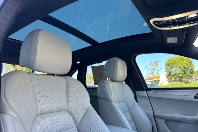 Used 2017 Porsche Macan Turbo AWD/4WD image 16