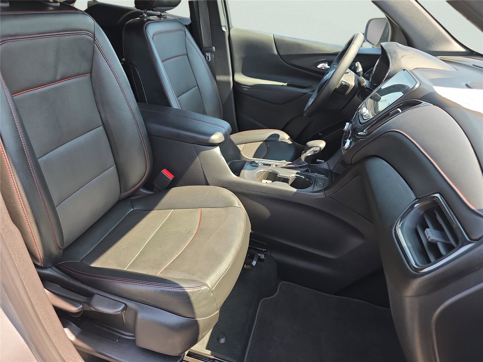 Used 2023 Chevrolet Equinox RS w/ RS Leather Package image 29