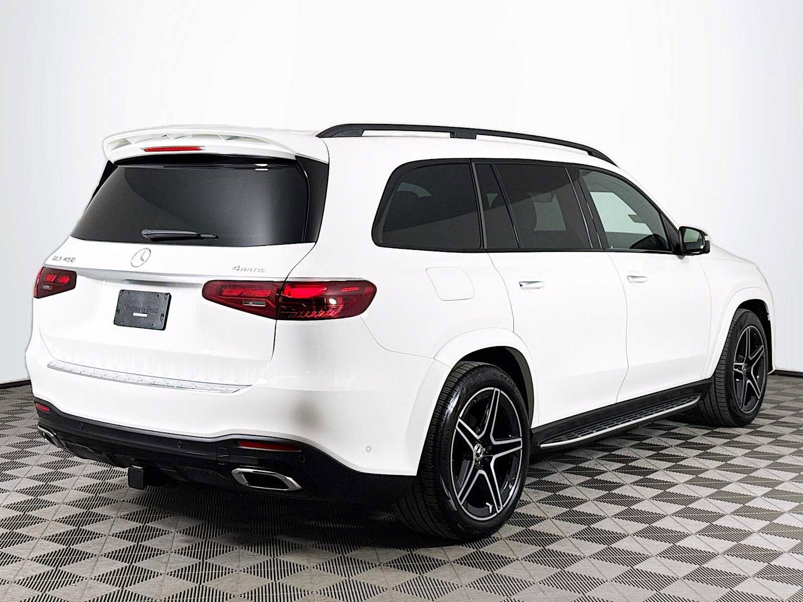 Used 2025 Mercedes-Benz GLS 450 4MATIC image 5