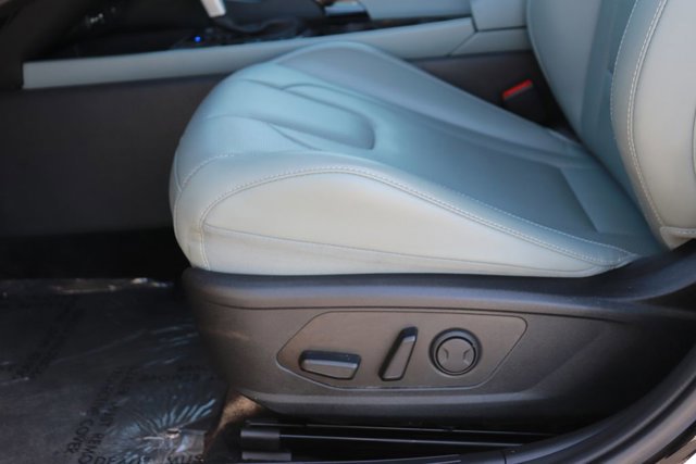 Used 2025 Hyundai Elantra Limited image 10