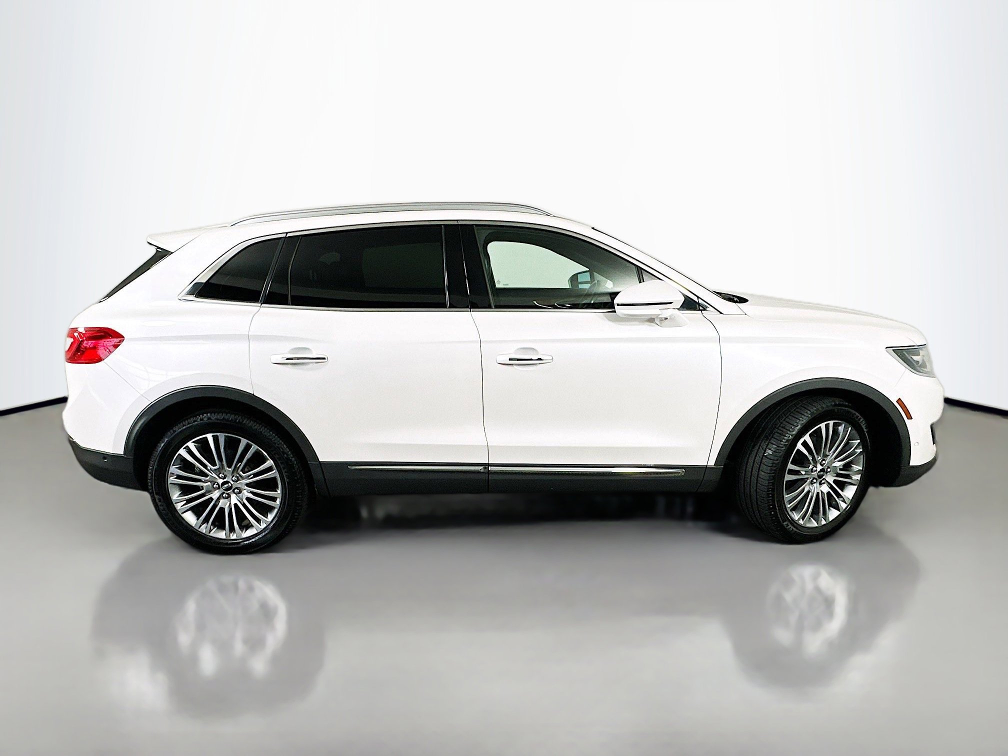 Used 2018 Lincoln MKX Reserve AWD/4WD image 8