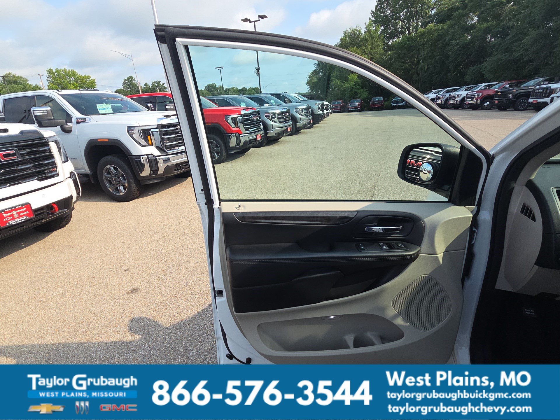 Used 2014 Dodge Grand Caravan SE w/ Quick Order Package 29E SE FWD image 12