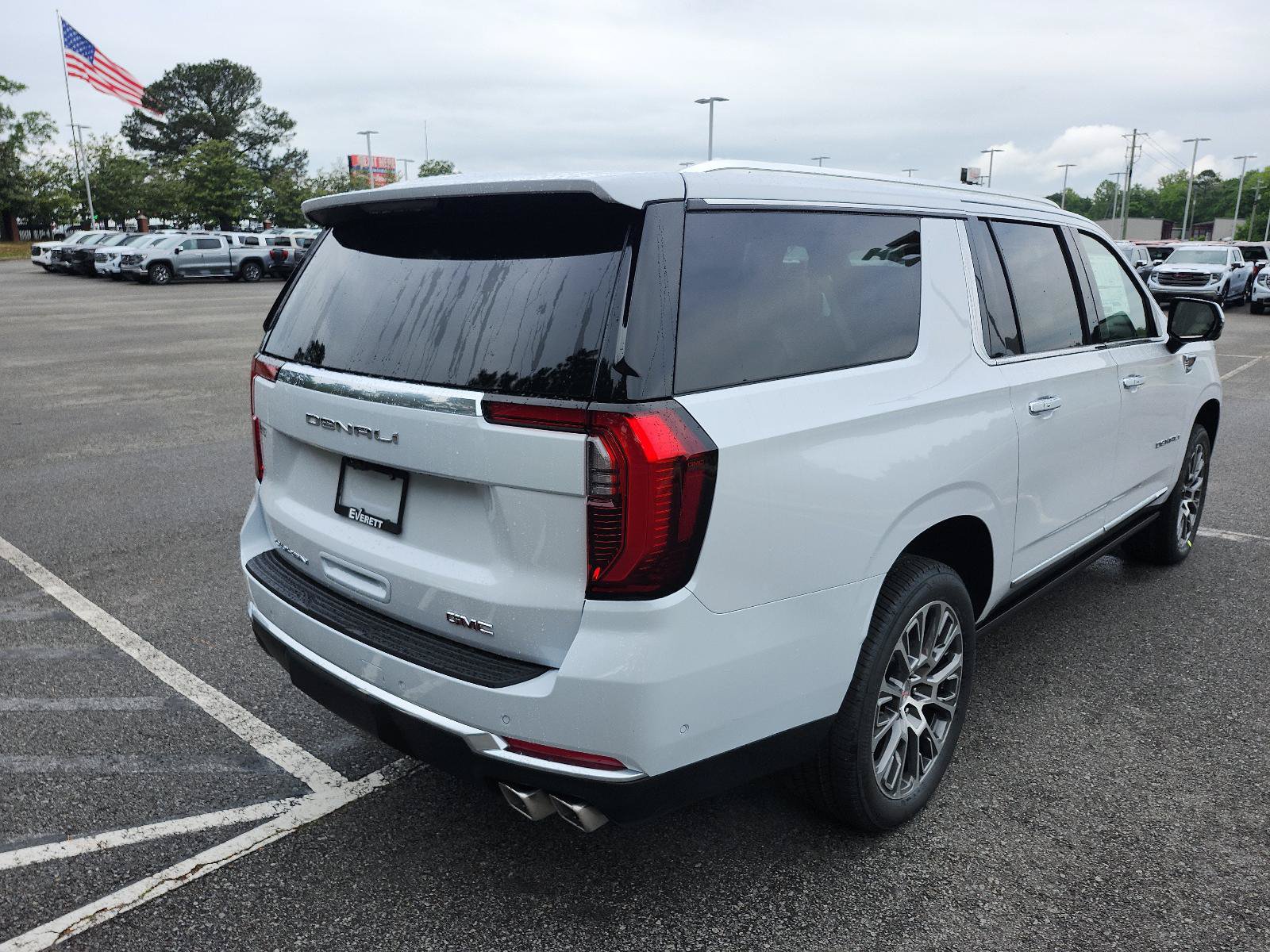 New 2026 GMC Yukon XL Denali AWD/4WD image 3