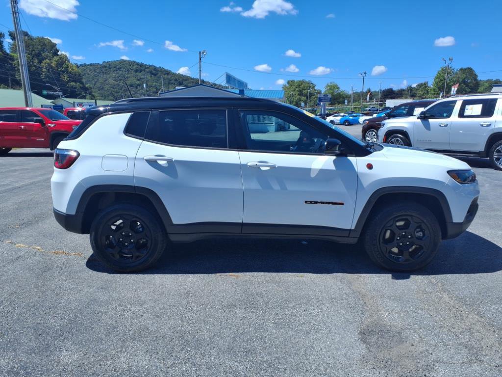 Used 2023 Jeep Compass Trailhawk image 5