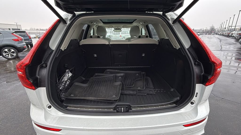 Certified 2024 Volvo XC60 T8 Ultimate w/ Climate Package image 29