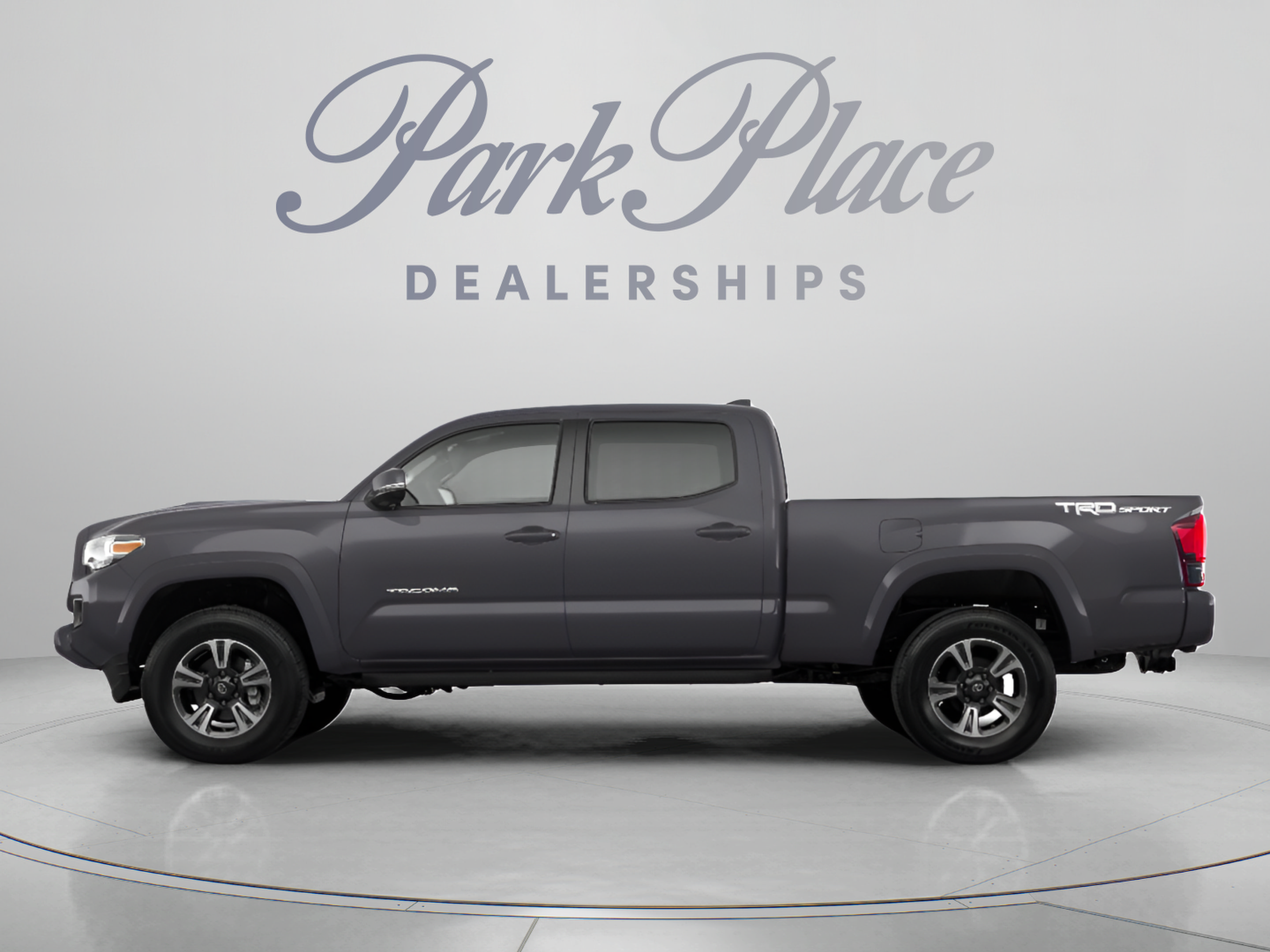 Used 2018 Toyota Tacoma TRD Sport AWD/4WD image 2