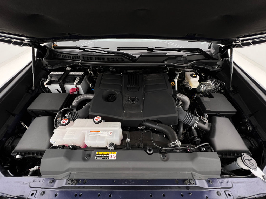 Used 2025 Toyota Tundra Limited AWD/4WD image 26