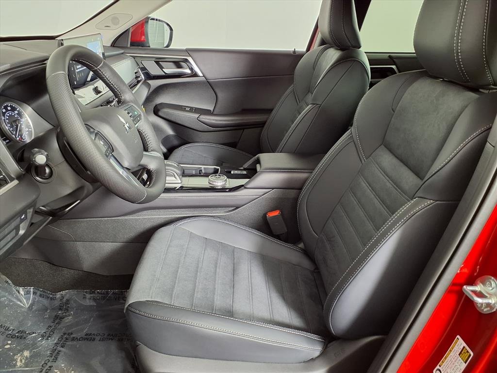 New 2025 Mitsubishi Outlander SE image 19