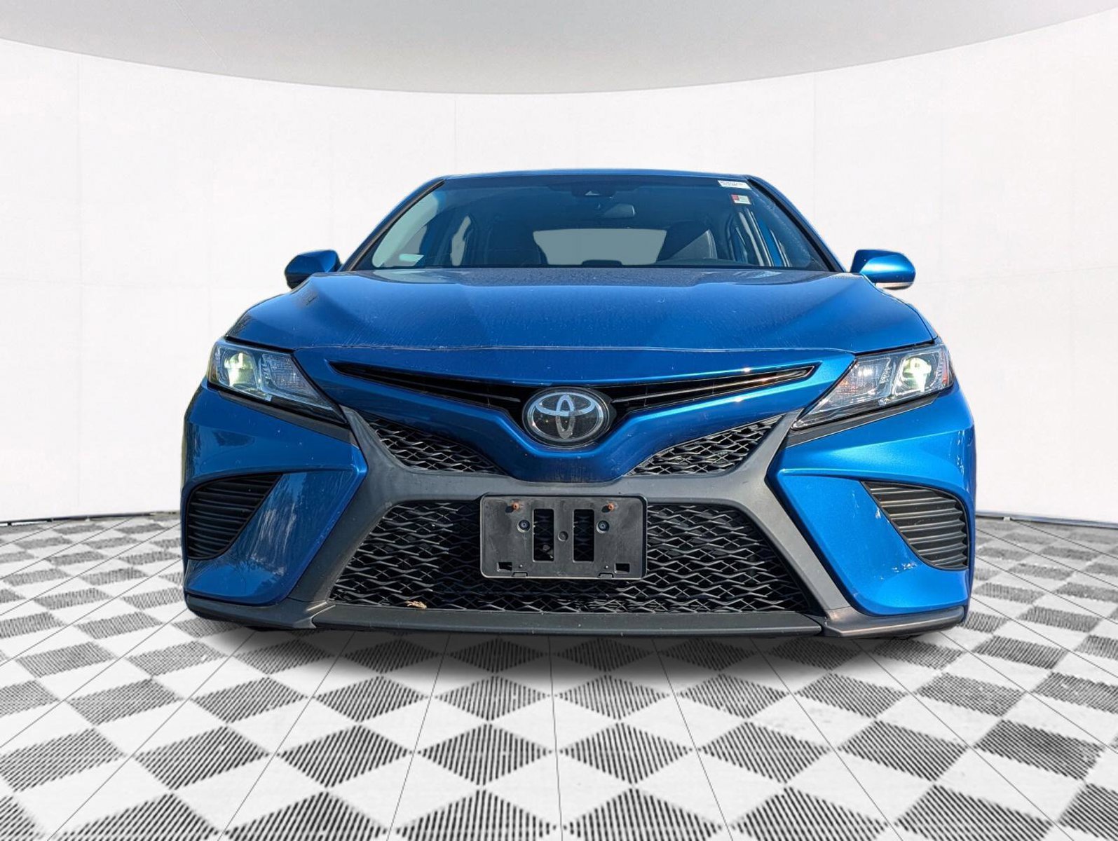 Used 2019 Toyota Camry SE FWD image 14